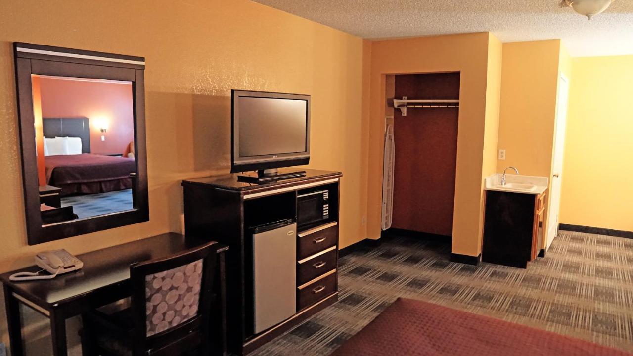 Travel Plaza Inn Compton Exterior photo